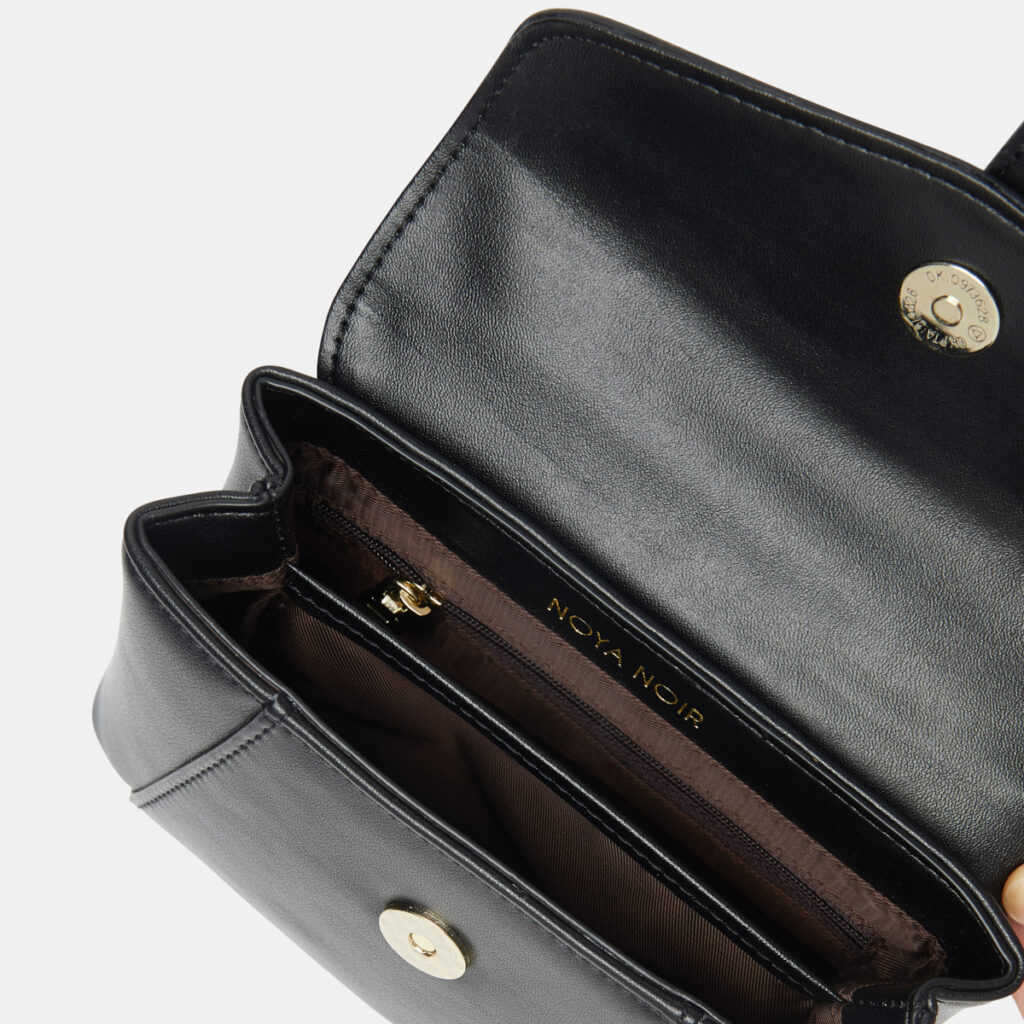 Faya Black • The NOYA NOIR Faya bumbag is crafted from real leather.